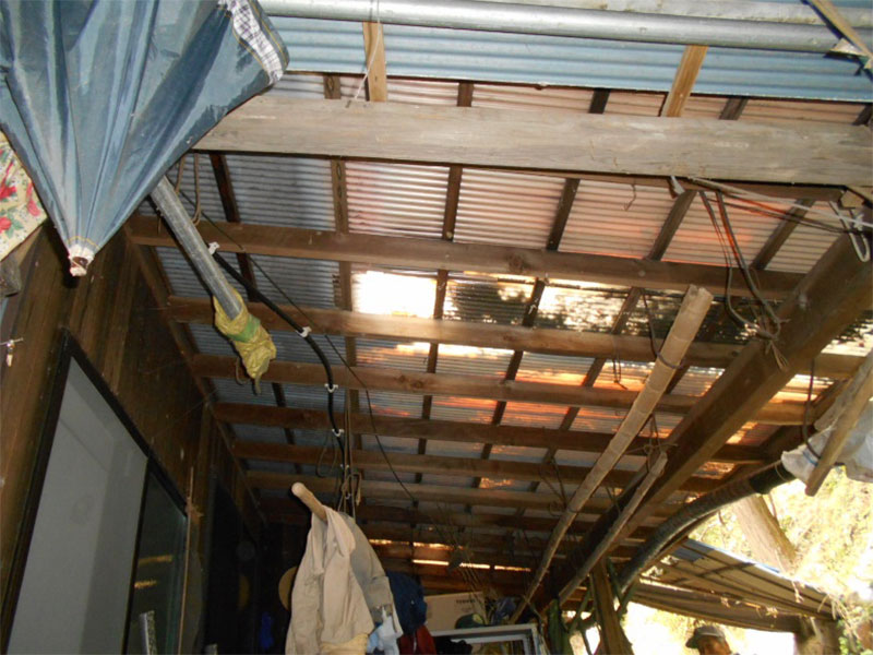 北面を下から見る!!<下地の状態が悪いです >