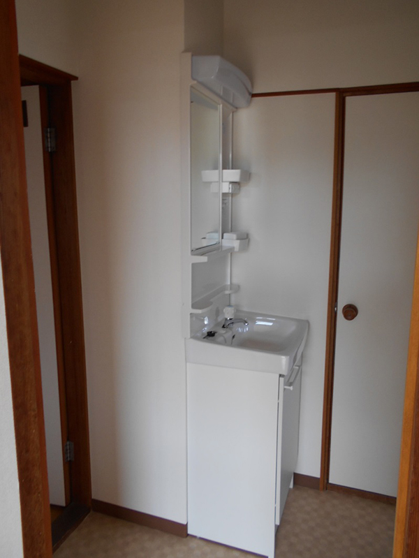 アフター!!(新規の化粧台を設置しました)