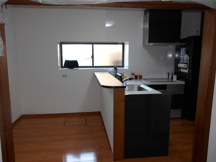 アフター！！（勝手口を封鎖し、出窓も小さくしました）