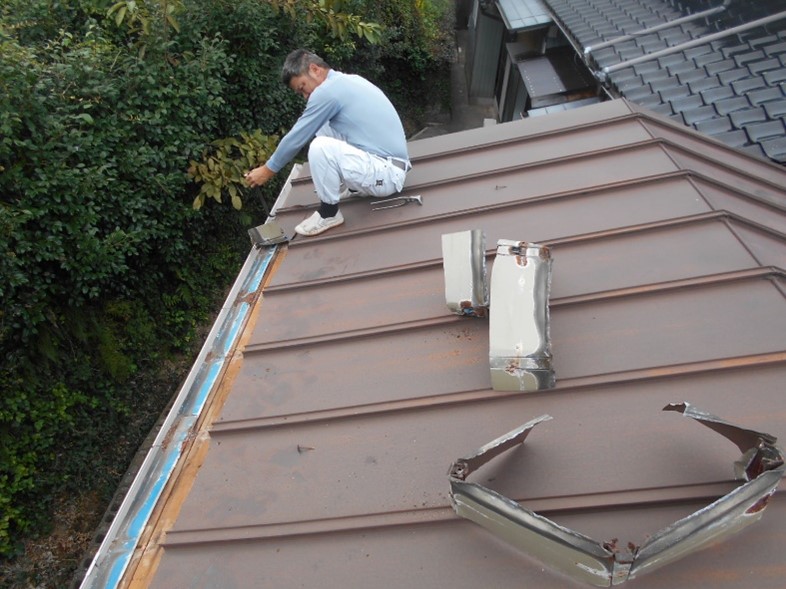 ★瓦棒屋根改修&車庫シャッター取付け工事！