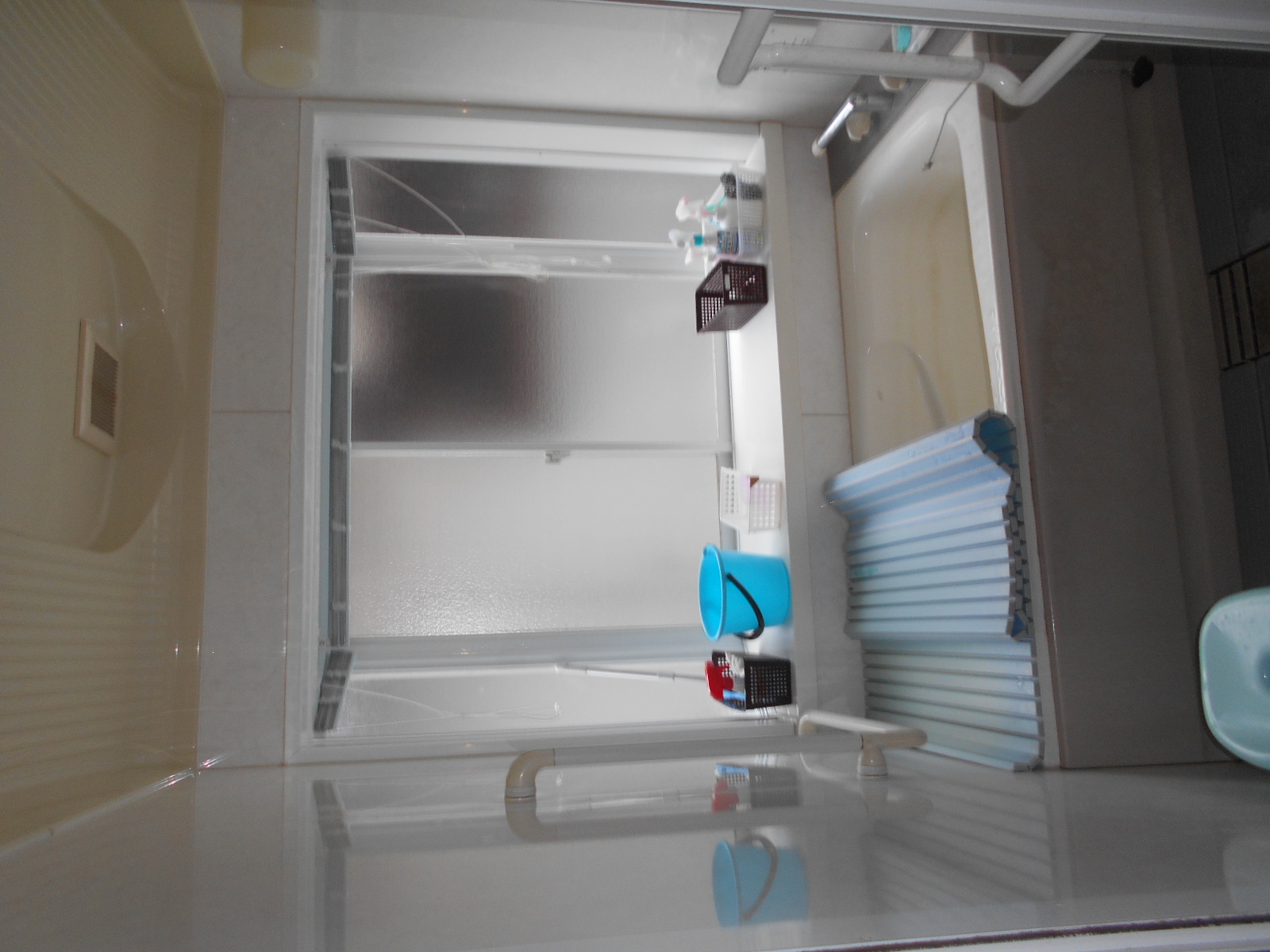 真ん中柱を撤去する前に裏の上に新規の桁を取付け、補強しました!!(これで安心して柱を抜けます)