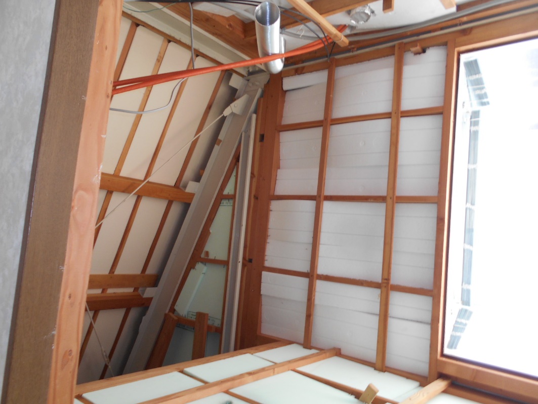 天井廻りも、ご覧の様に解体しました!!