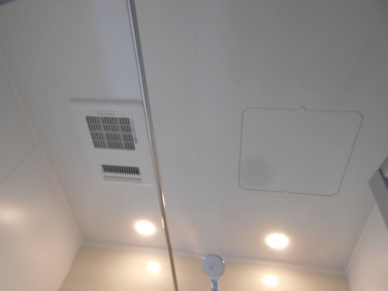 アフター!!(浴室換気乾燥暖房機が付きました)