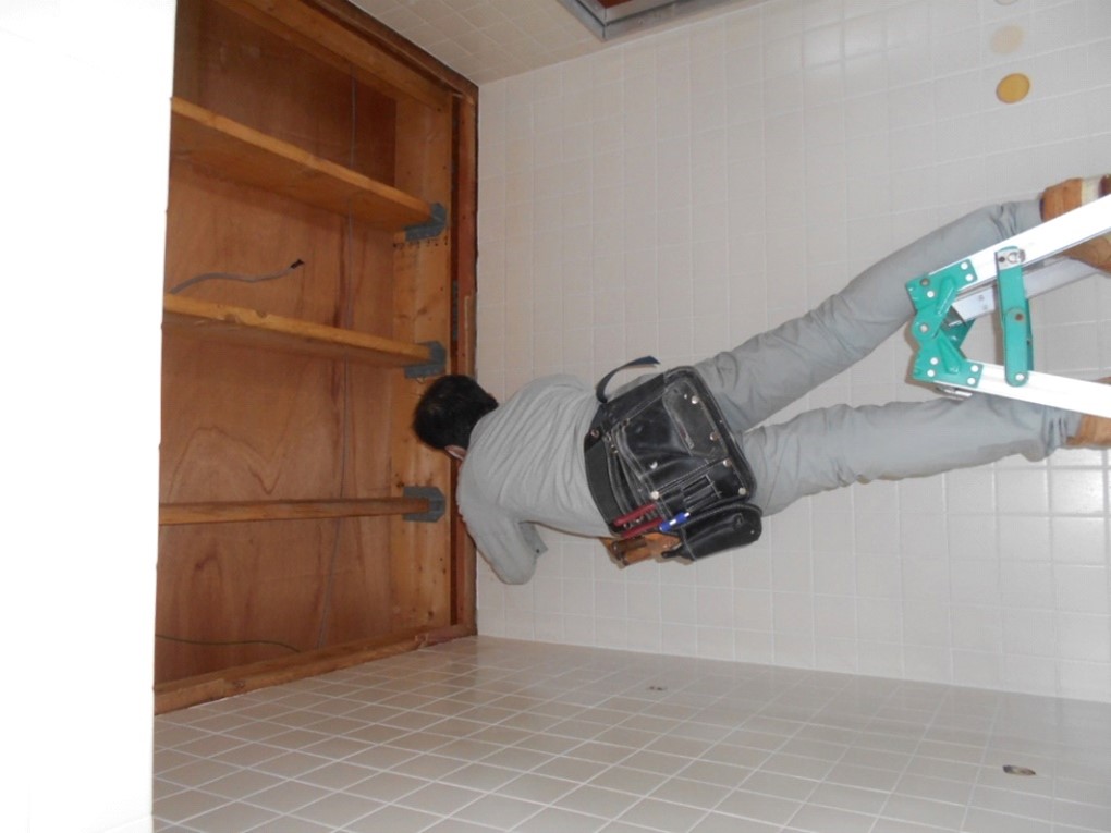 天井の解体をします!!