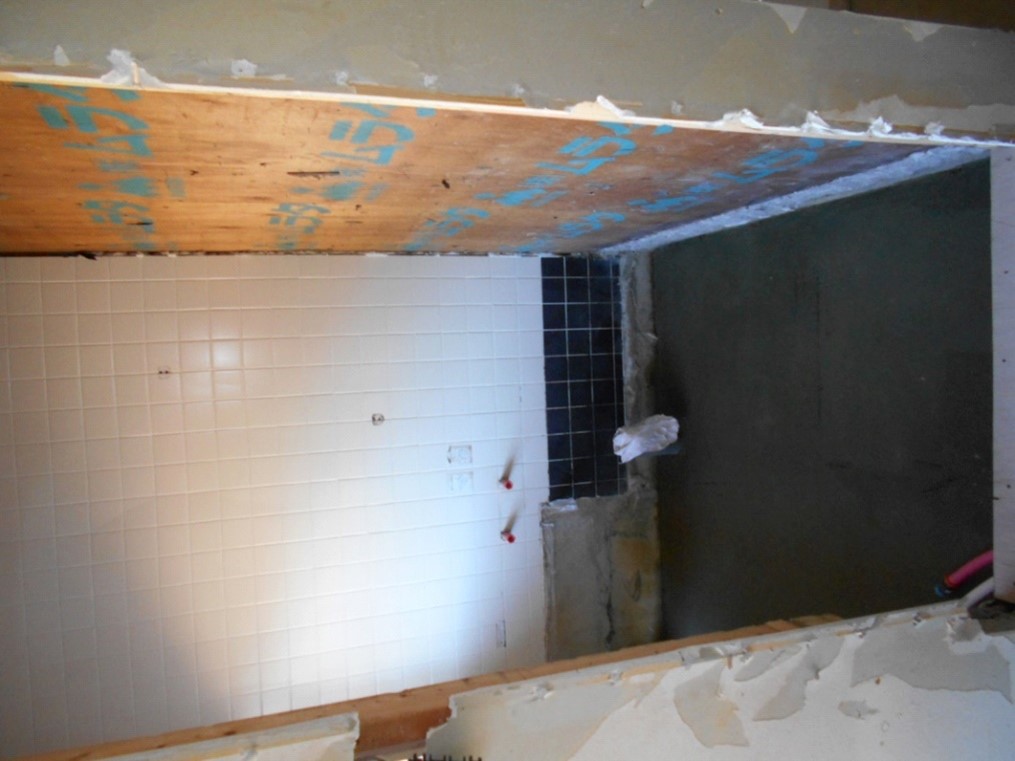 浴槽も撤去し下地整備後、土間にコンクリートを打ちました!!