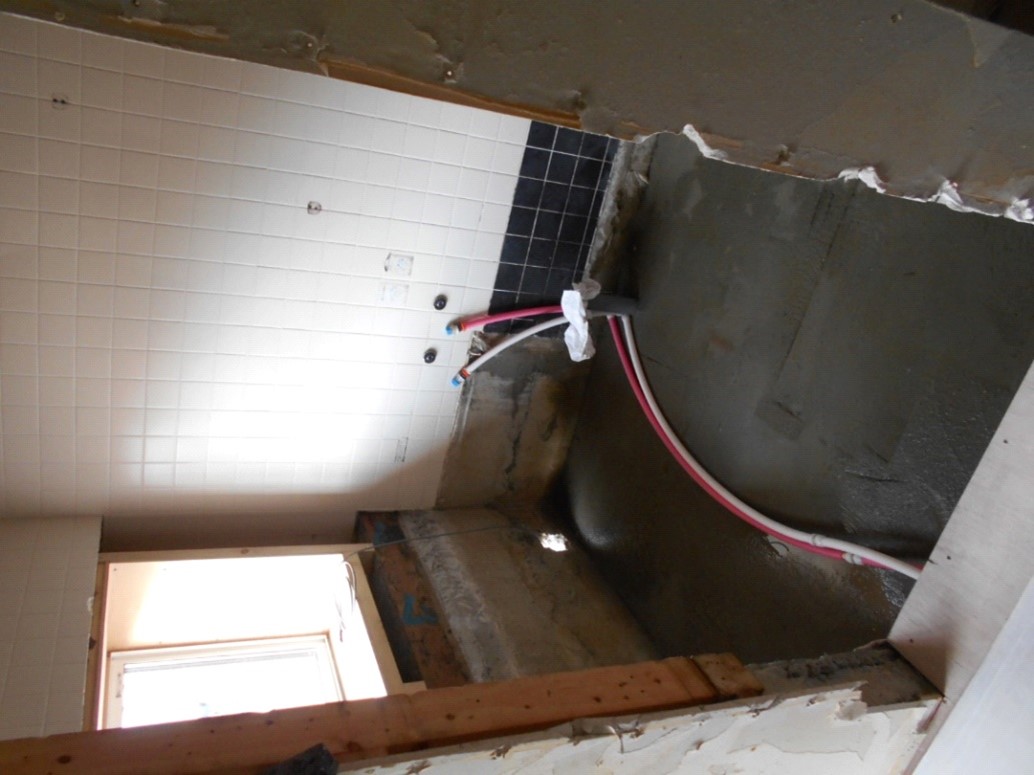 設備屋さんの給水,給湯,排水管の移設整備が完了しました!!