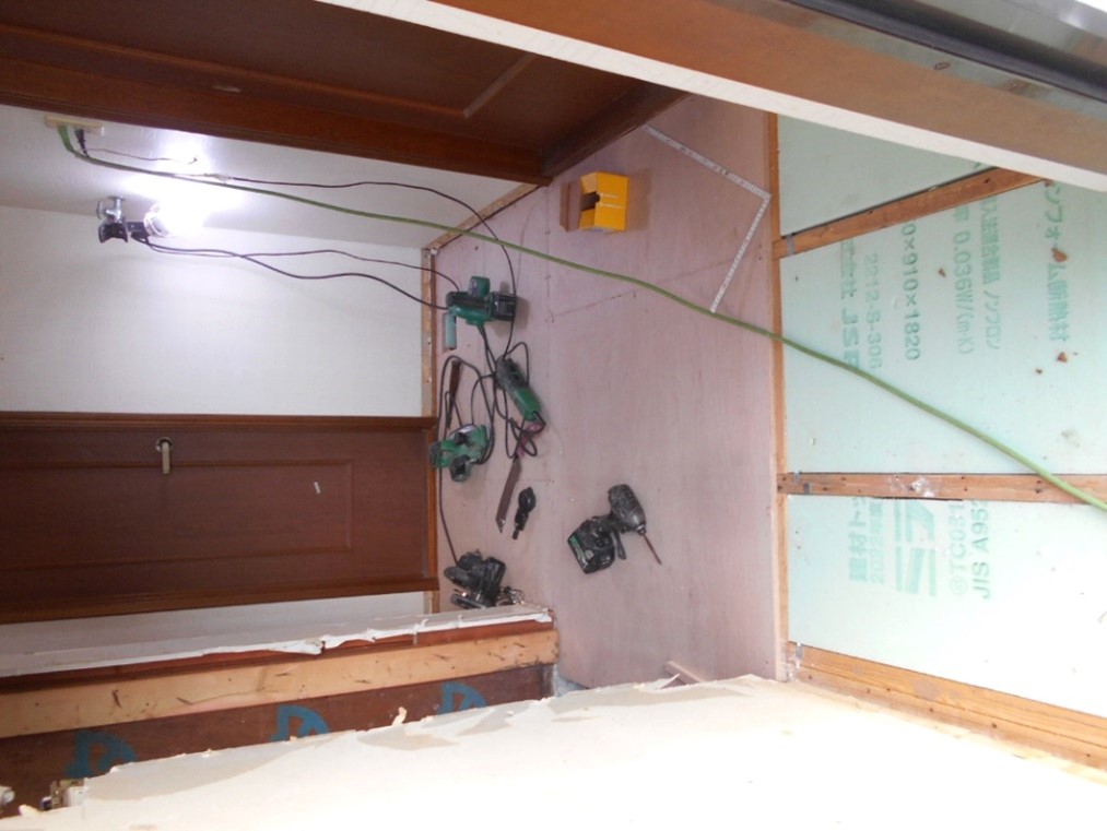 床の下地づくりをします!!