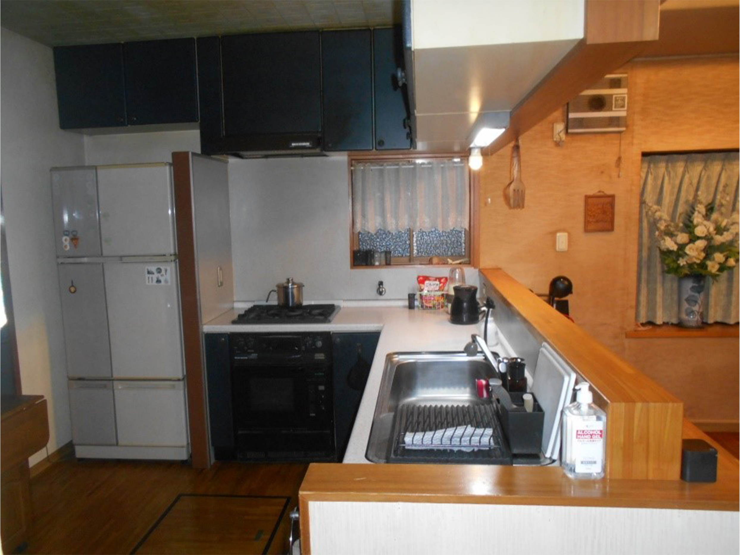 ビフォー！！（キッチンを横から見）)