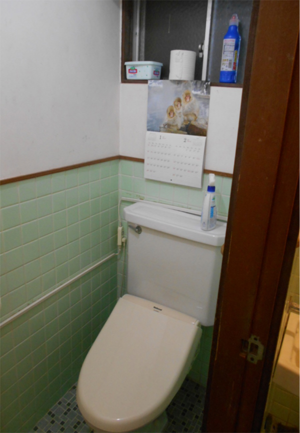 （左に大便器があります）