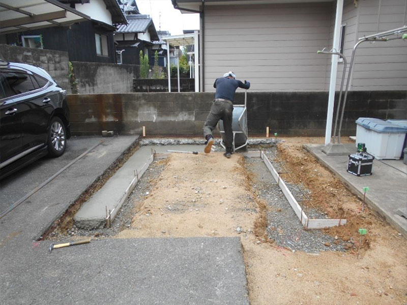 基礎の捨コンを打ちます!!