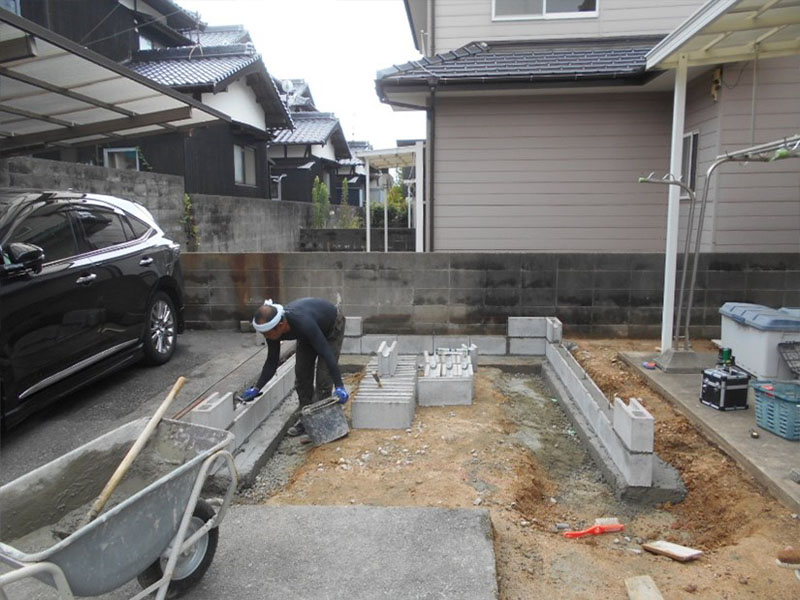 ブロック基礎を積みます!!