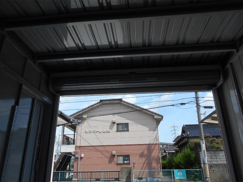 内側にシャッターを取付けました!!