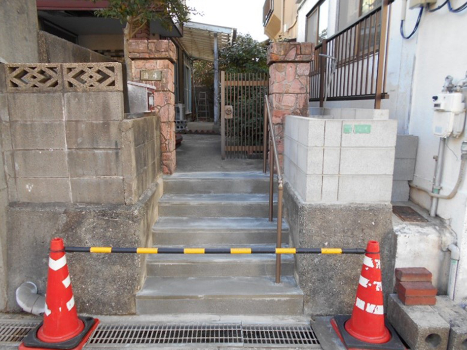 手摺りも取付けました!!