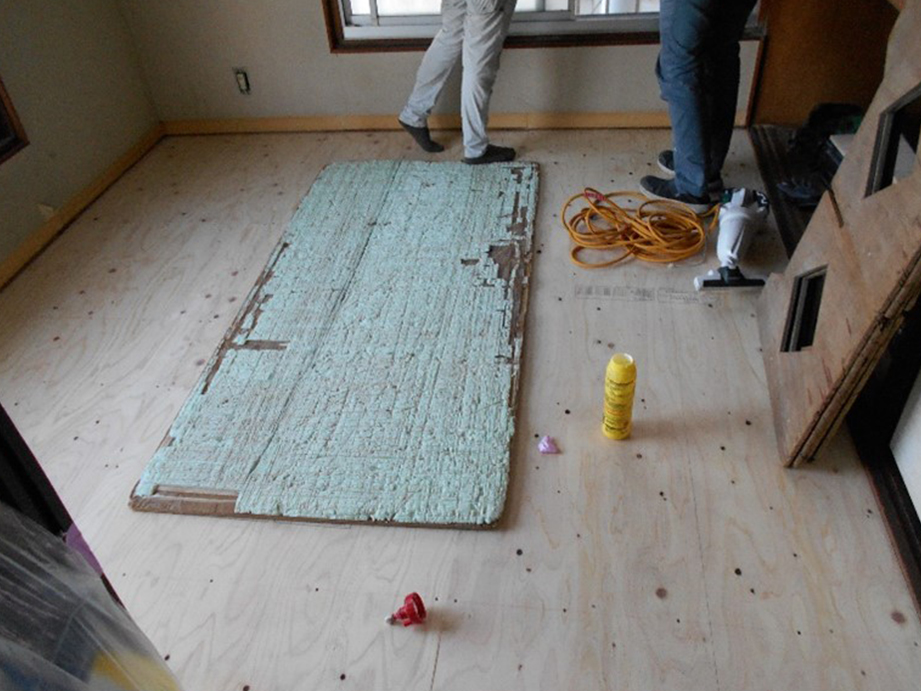 根太の施工後捨て貼り合板を施工しました!!