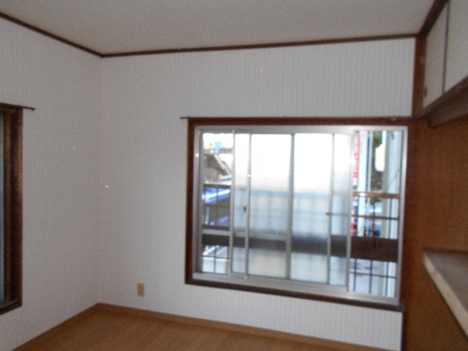 壁のクロスも張替えます!!