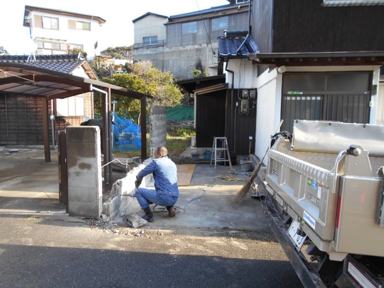 下のブロック部分を解体します!!