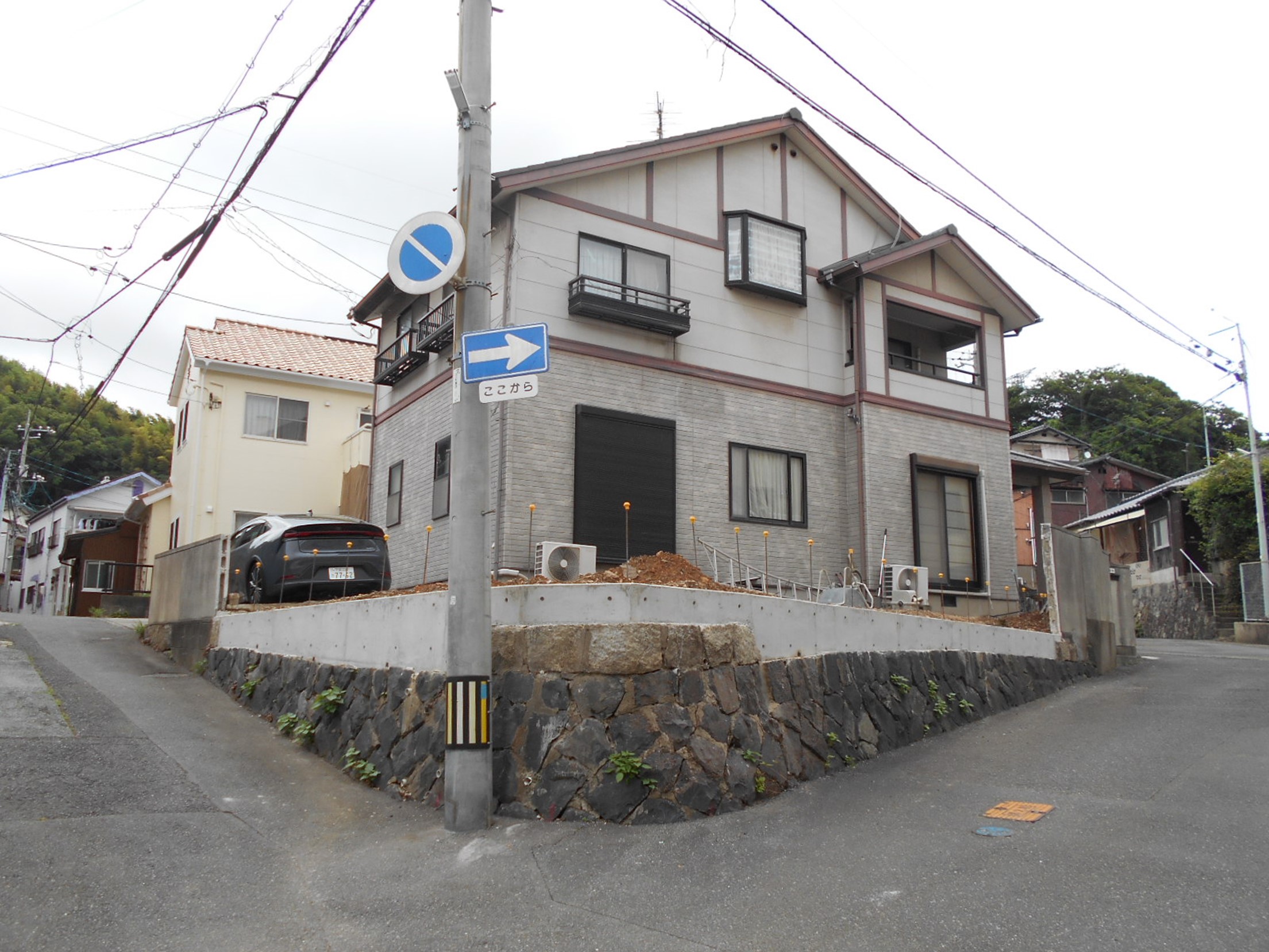 ＊前回は解体から、コンクリートのベース工事まででした！！