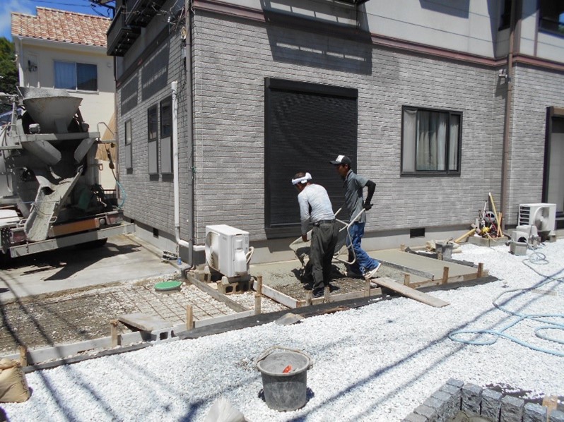 サンルーム部分に生コンを打設します！！