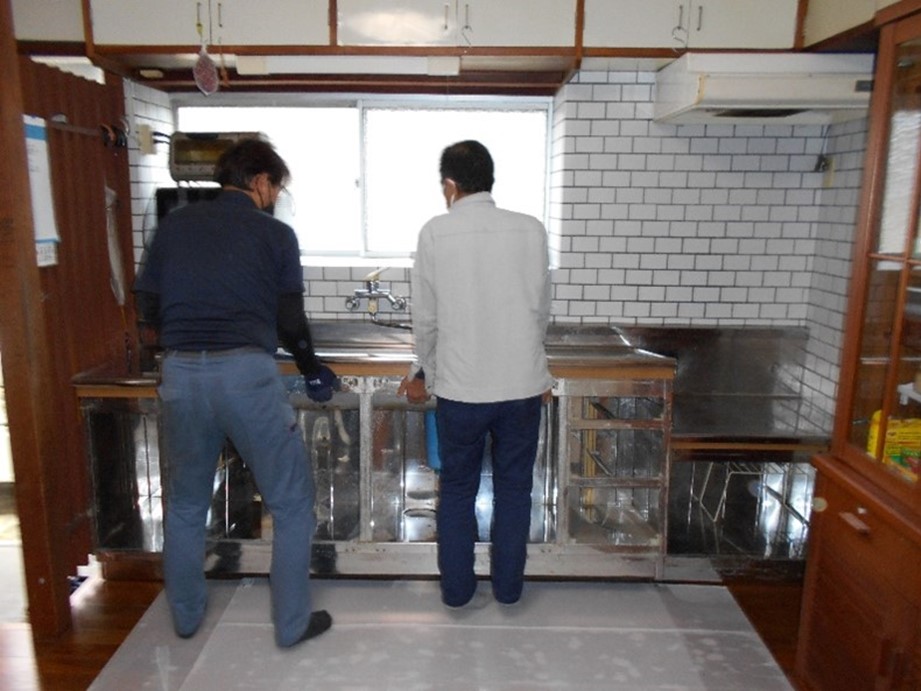 流し台部分を外します!!