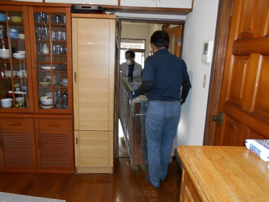 外に運び出します!!