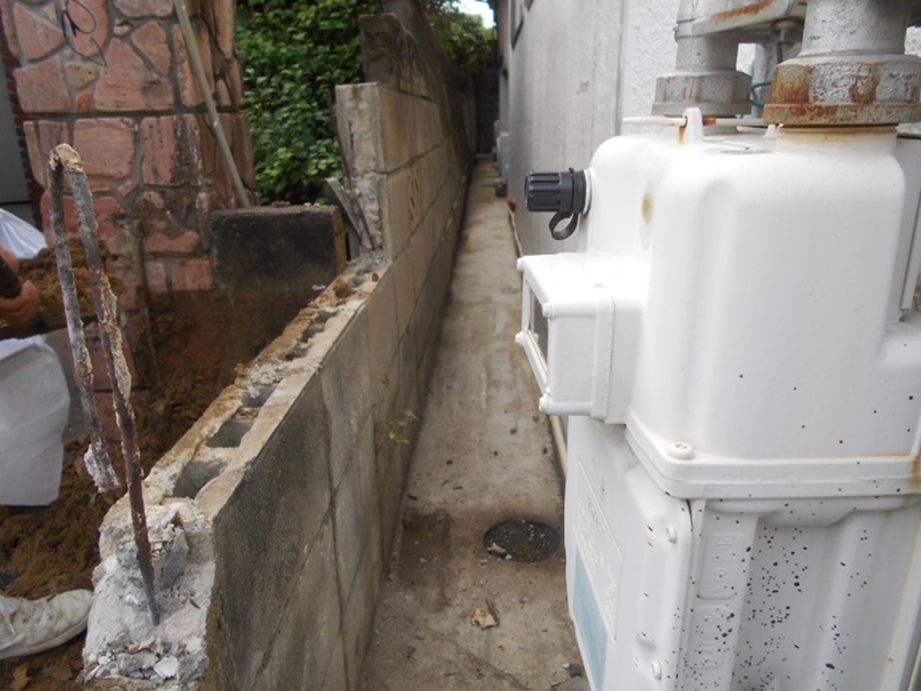 境界ブロックの解体をします!!