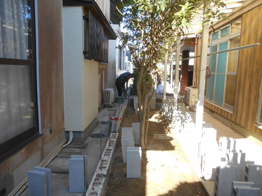 ブロック積み作業を奥から見る!!