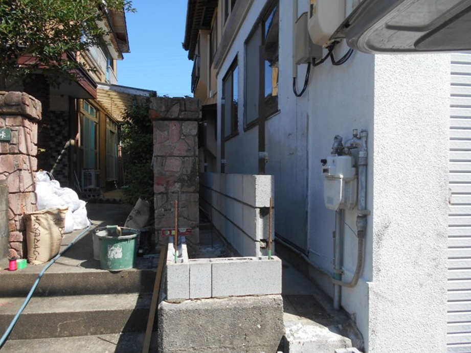 境界ブロックを3段積みました!!