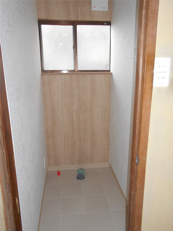 壁もタイルを撤去し、ベニヤを施工します！！