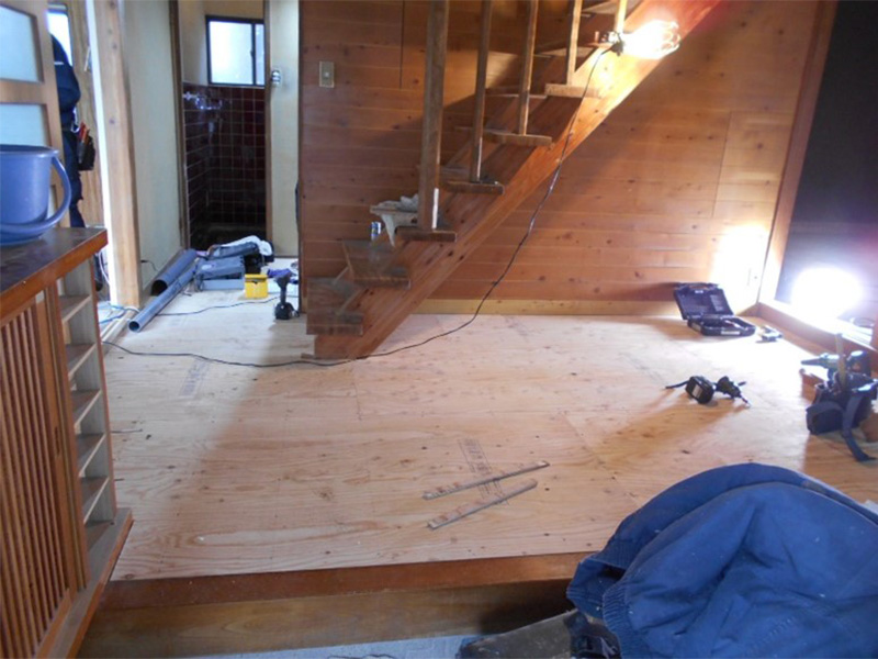 下地整備後、捨て貼り合板を施工しました！！