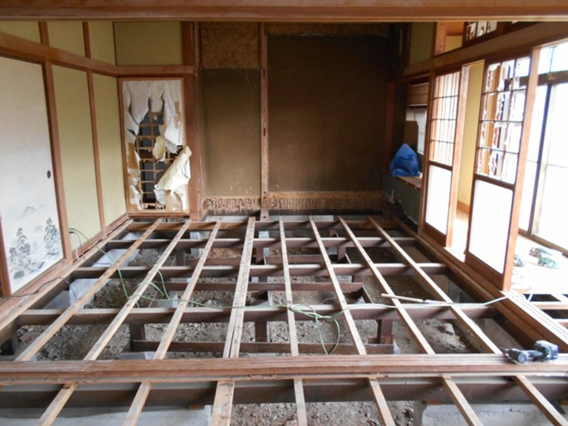 畳と座板を撤去しました！！