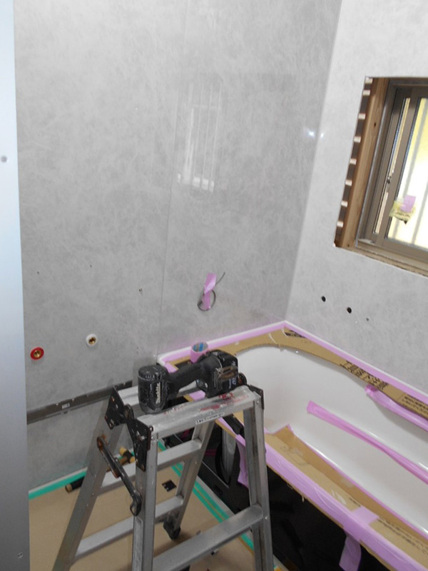 浴槽を据付けました！！