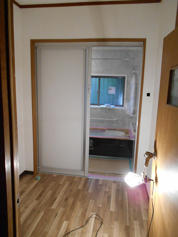 洗面所の内装工事が完了しました！！